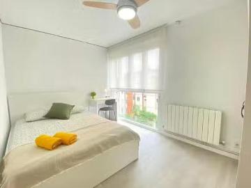 Bonito Habitación en Calle de Rocafort, San Cristóbal