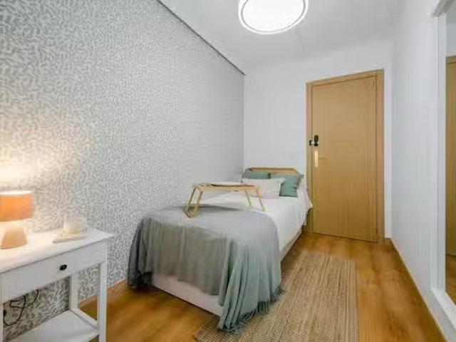 ¡Renta! Habitación en Calle de Torrelaguna, Ciudad Lineal