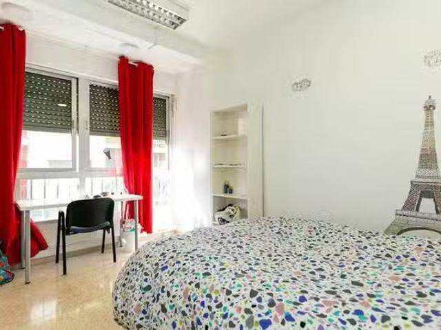 Bonito Habitación en Calle Luis Braille, Figares