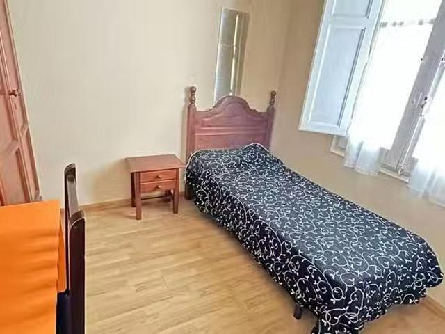 Encantador Habitación en Calle Mariano Barbasán, Universidad