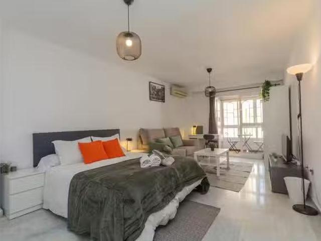 Encantador Habitación en Calle Martínez de la Rosa, Suárez