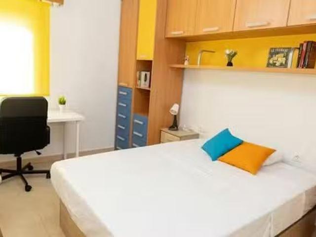 Encantador Habitación en Carrer Aben al Abbar, Albors