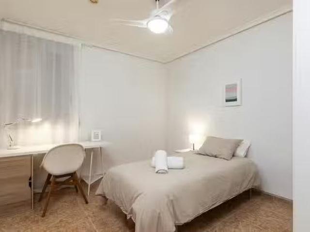 Bonito Habitación en Carrer Alejandro VI, Russafa