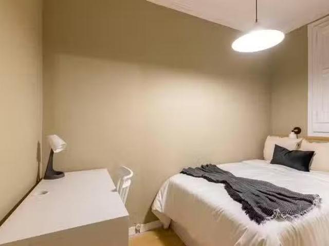 Encantador Habitación en Carrer d'Aragó, l'Antiga Esquerra de.