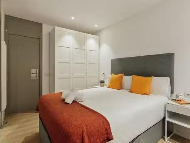 ¡Recién llegado! Habitación en Carrer de Balmes, l'Antiga Esqu.