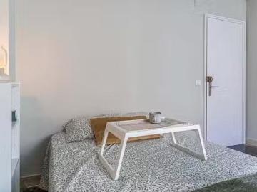 Bonito Habitación en Carrer de Baldoví