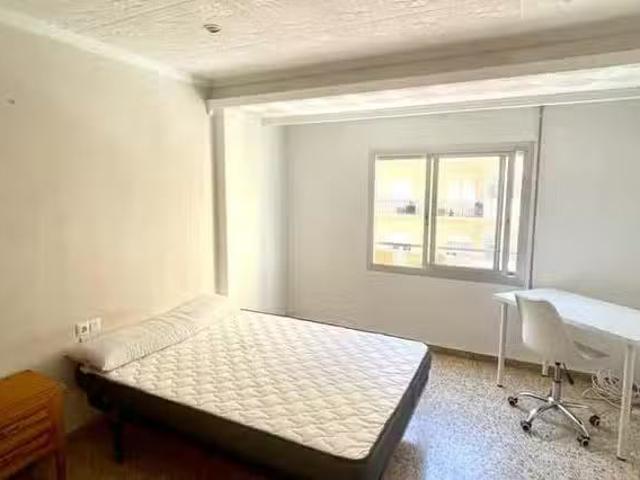 Encantador Habitación en Carrer de Campoamor