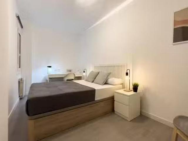 Encantador Habitación en Carrer de Canalejas, Sants Badal