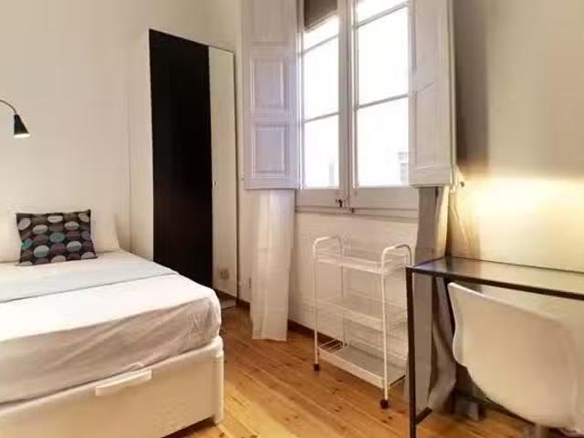 ¡Recién llegado! Habitación en Carrer de Còrsega