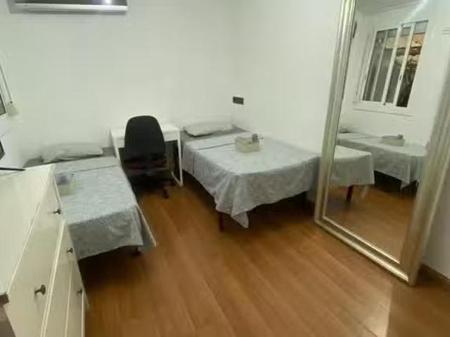 ¡Recién llegado! Habitación en Carrer de Felip II, Navas