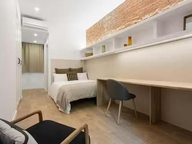 Bonito Habitación en Carrer de l'Espanya Industrial, Hostafrancs