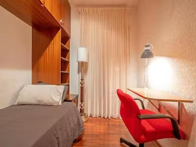 Bonito Habitación en Carrer de Padilla, Sagrada Familia