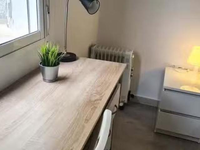 Único Habitación en Carrer de Peris Mencheta