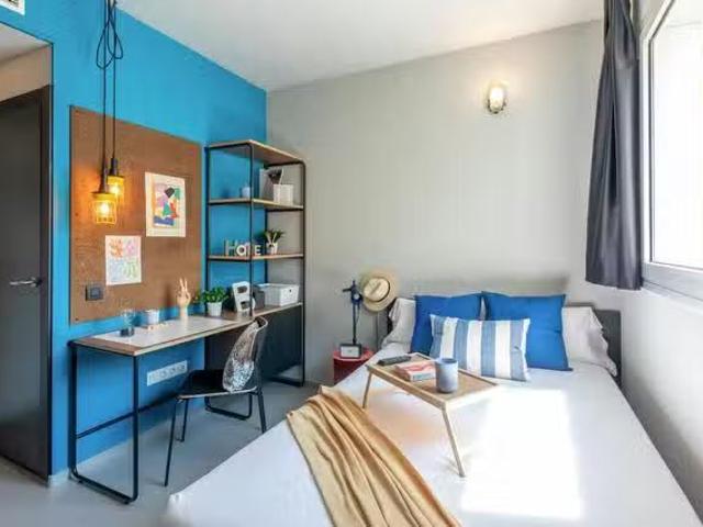 Encantador Habitación en Carrer de Sancho de Ávila, El Parc i.