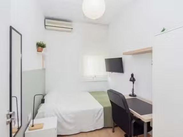 ¡Recién llegado! Habitación en Carrer de Sant Vicent Màrtir