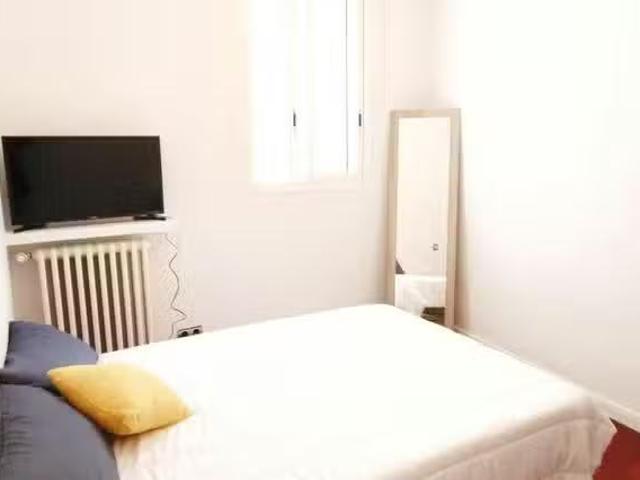 ¡Oferta! Habitación en Carrer del Consell de Cent, Dreta de l'.