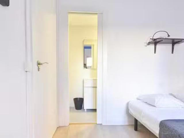 ¡Recién llegado! Habitación en Carrer del Roser, El Poblesec