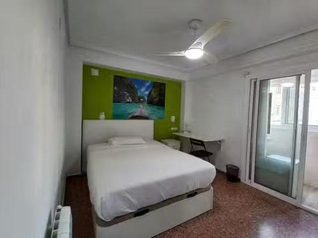 Encantador Habitación en Carrer dels Lleons, Algirós