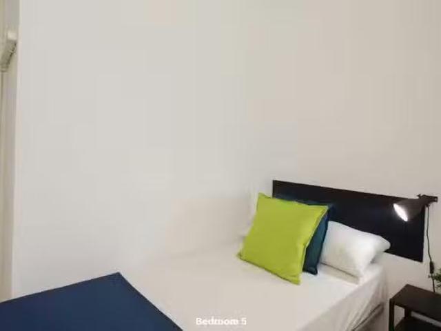 Encantador Habitación en Avenida del Reino de Valencia, Gran Vía
