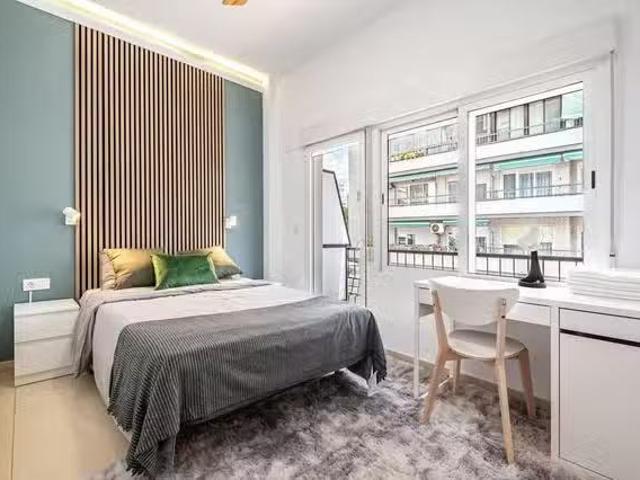 Encantador Habitación en Avinguda d'Aguilera, Benalúa