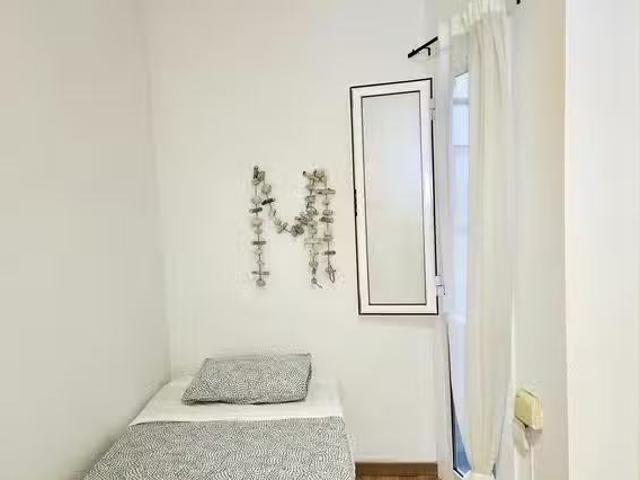 ¡En alquiler! Habitación en Avinguda de la República Argentina.