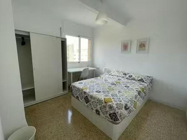 ¡Oferta! Habitación en Avinguda del Jordà, Montbau