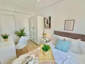 ¡Oferta! Habitación en Avinguda Novelda, Los Ángeles