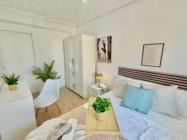 ¡Recién llegado! Habitación en Avinguda Novelda, Los Ángeles
