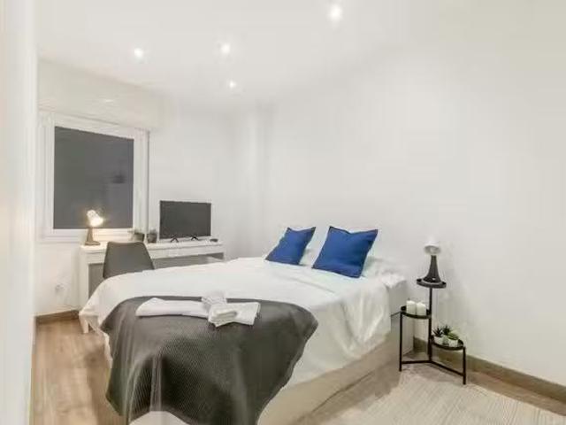 ¡En alquiler! Habitación en Gran Via de Carles III, La Materni.