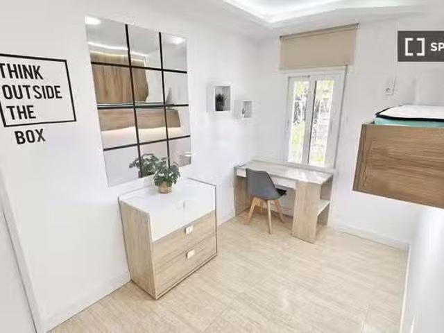 ¡Oferta! Habitación en piso compartido de 4 habitaciones en Ca.