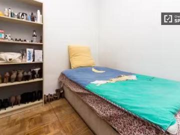 Bonito Habitación en piso compartido de 5 habitaciones en Cast.