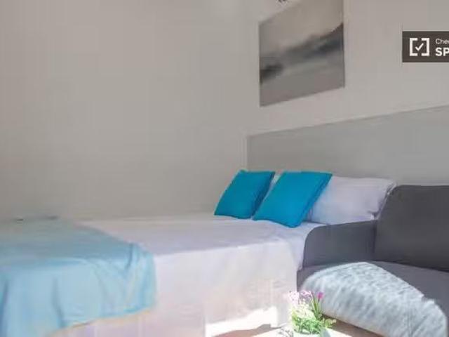 Acogedor Habitación en piso compartido de 5 habitaciones, Goya.