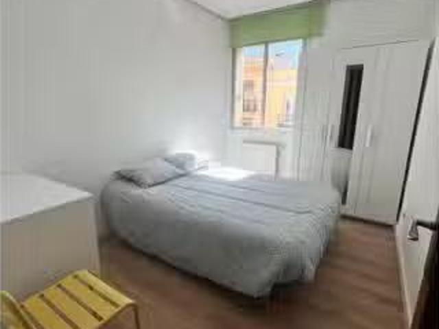 ¡Oferta! Habitación en piso compartido de 6 habitaciones en Pa.
