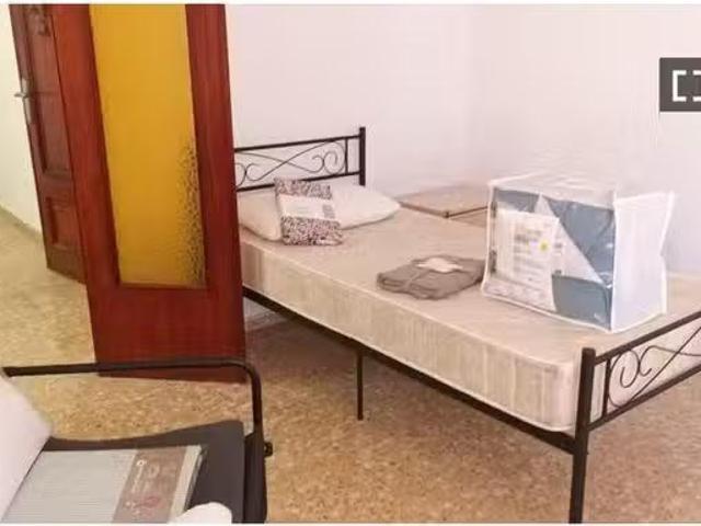 Bonito Habitación en piso compartido de 6 habitaciones en Cast.