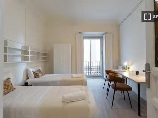 Encantador Habitación en piso compartido de 9 habitaciones en.