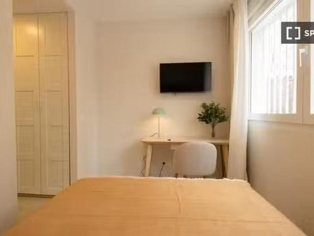 ¡Recién llegado! Habitación en piso compartido en alquiler, Ci.