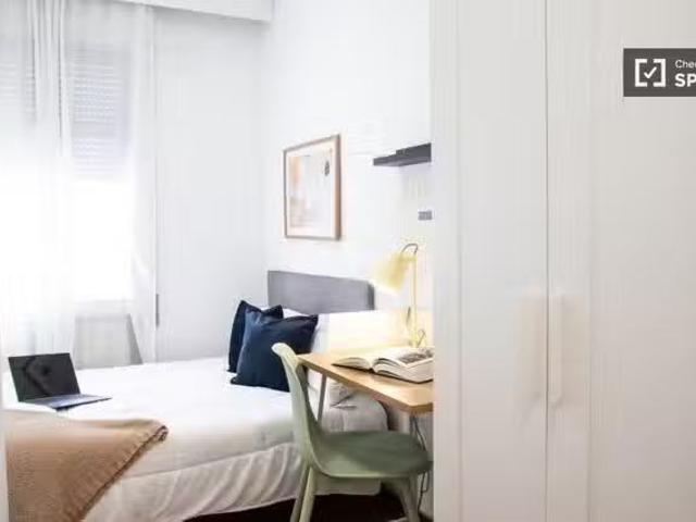 Barato Habitación en piso compartido en alquiler en Argüelles.