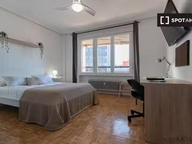 ¡Recién llegado! Habitación en piso compartido en Castillejos.