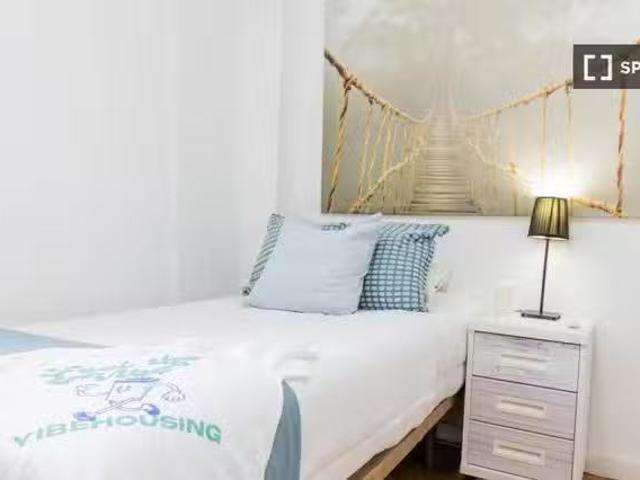 Bonito Habitación en piso compartido, Valdezarza, Madrid