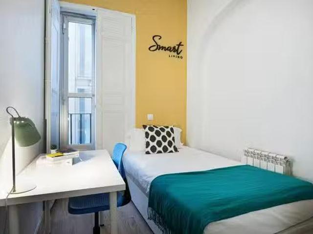 Nuevo Habitación en Plaza de la Marina Española, Palacio