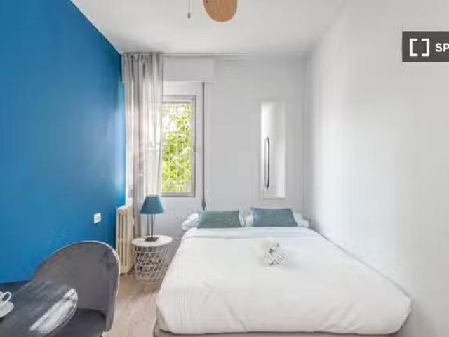 ¡Recién llegado! Habitación en un piso compartido de 5 habitac.