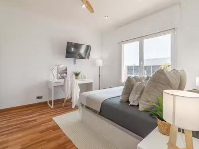¡Recién llegado! Habitación en Via Augusta