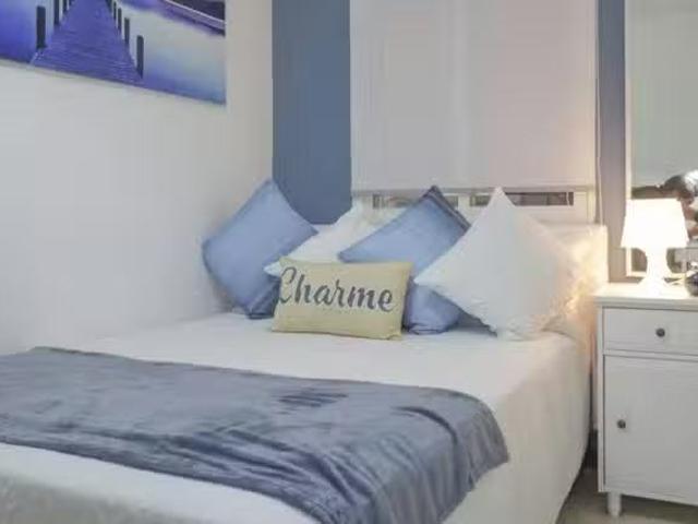 Encantador Habitación en Vía Complutense, Junta Municipal 5