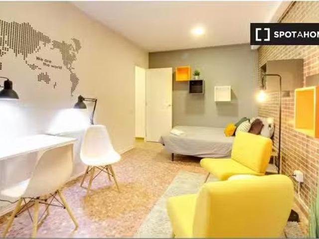 Nuevo Habitación ideal en piso compartido por el Eixample, Bar.