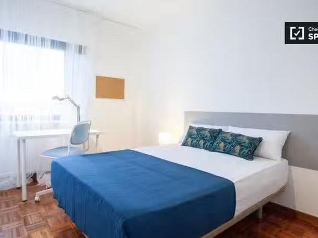 Acogedor Habitación luminosa en alquiler en piso de 10 habitac.