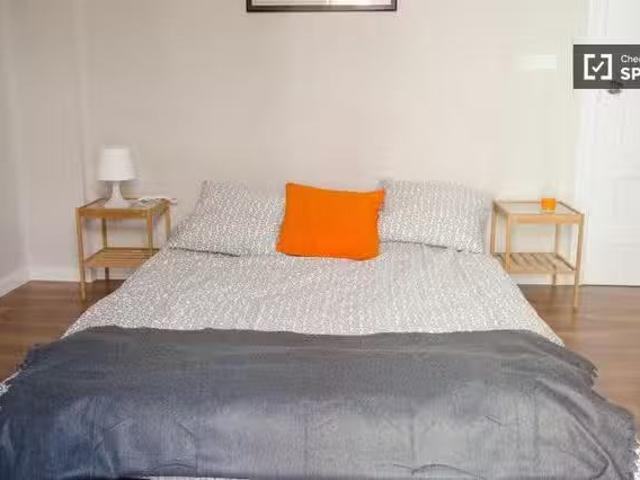 ¡Renta! Habitación luminosa en piso compartido en el Eixample.