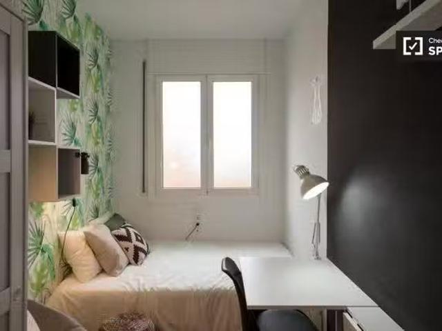 Único Habitaciones en apartamento de 4 dormitorios en Gracia.