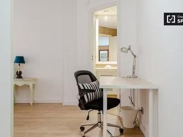 Nuevo Impresionante habitación en apartamento de 5 dormitorios.