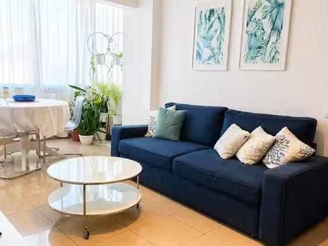 Único Piso de 1 habitación en Plaza Ingeniero Manuel Becerra.