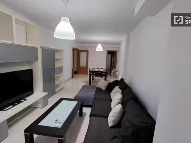 Barato Piso de 4 habitaciones en alquiler en Els Orriols, Vale.